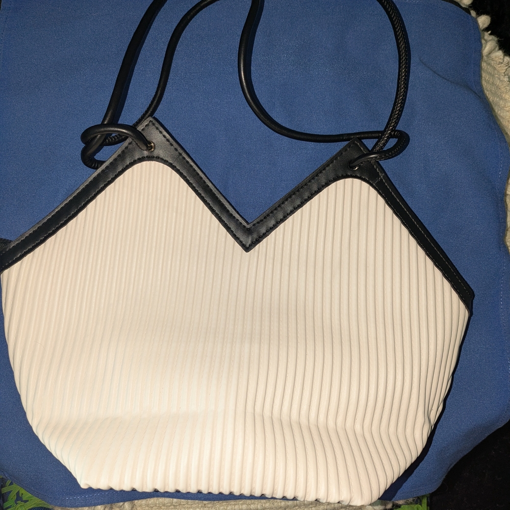 Black and Cream Women's Handbag - Picture 6 of 13